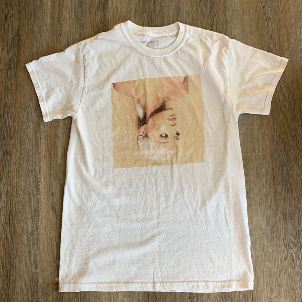 Ariana Grande T-shirt sweetener